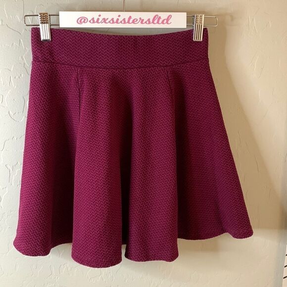 H&M maroon miniskirt with back zipper wide waistband unlined size small - Picture 3 of 10
